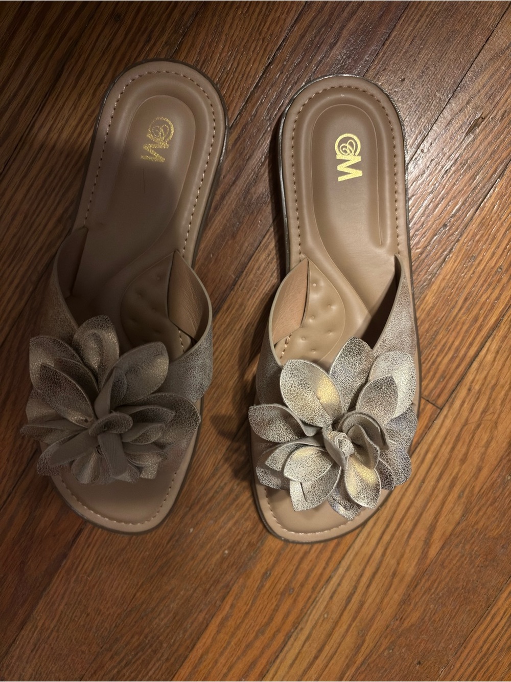Flower Slide Sandals in Gold